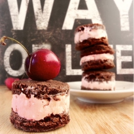 Cherry&Chocolate Ice Cream Sandwich