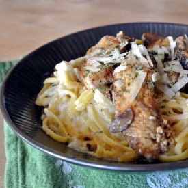 Healthy Chicken Alfredo linguine