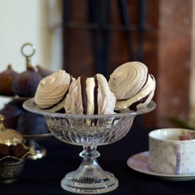 Chocolate Meringue Cookie