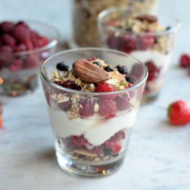 Raspberry Maple Granola Yoghurt Pot