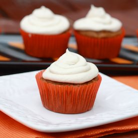 Pumpkin Cupcakes w Cinnamon Cream