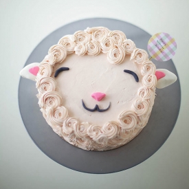 DIY Fluffy Lamb Cake