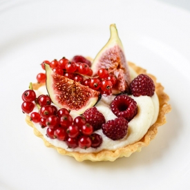 Tartlets with Pudding Cream &Fruits