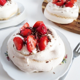 Pavlova with Strawberries