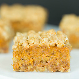 Pumpkin Pie Oatmeal Crumb Bars