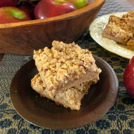 Apple Cinnamon Streusel Bars