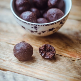 Almond, Cocoa + Maca Energy Bites