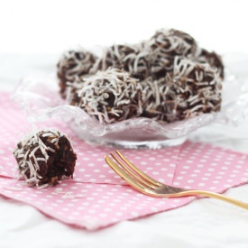 Carob, Fruit and Nut Balls