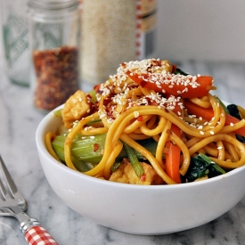 Chili Hoisin Tofu Veggie Noodles