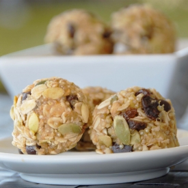 Quinoa No-Bake Trail Mix Balls