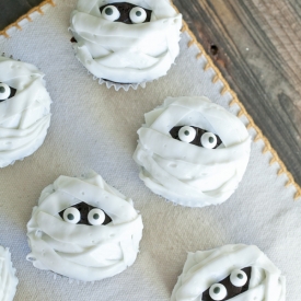 Chocolate & Vanilla Mummy Cupcakes