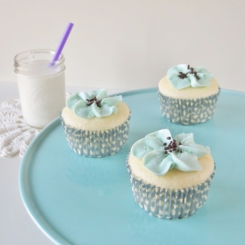 Vanilla Cupcakes with Flower Icing