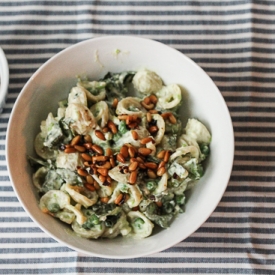 Pasta with Yogurt, Peas and Chile