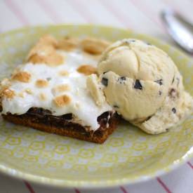 S’mores Cookie Bars