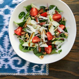 Spinach Salad w/ Apples and Walnuts