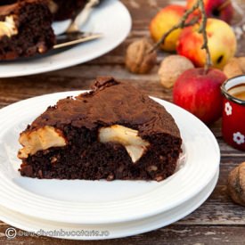 Brownie with Walnuts and Apples