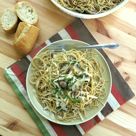 Pasta with Garlic and Mushrooms