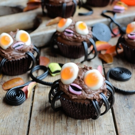 SCARY SPIDER CUPCAKES