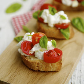 Stracciatella, Tomatoes & Basil Crostini