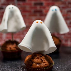 Fondant Ghosts for Halloween Cakes