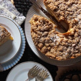 Apple Cake with Brown Sugar Crumble