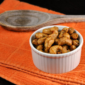 Maple-Glazed Spicy Herbed Cashews