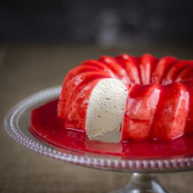 Creamy Gelatin and Strawberry Sauce