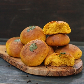 Spiced Pumpkin Dinner Rolls