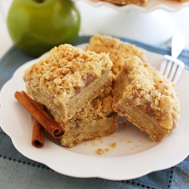 Spiced Apple-Caramel Crumble Bars