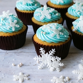 Vanilla Snowflake Cupcakes