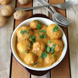 Dum Aloo (Creamy Potato Curry)