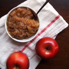 Easy 2-Ingredient Applesauce