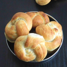 Potato Stuffed Rosette Dinner Rolls