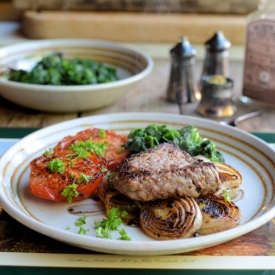 Rib-Eye Steak with Onions & Tomato