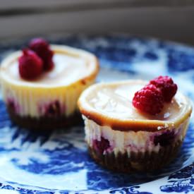 RASPBERRY CHEESECAKE CUPCAKES