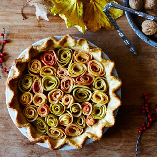 Salted Caramel Apple Rose Pie