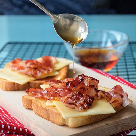 Toast with Caramelized Bacon