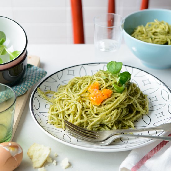 Spaghetti with spinach pesto