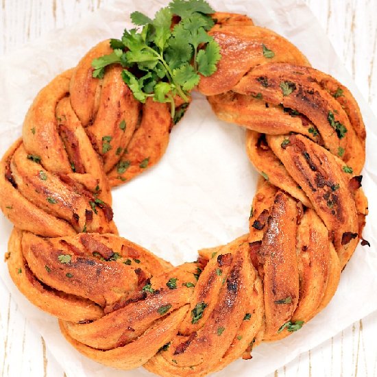 Bacon and Pesto Wreath Bread