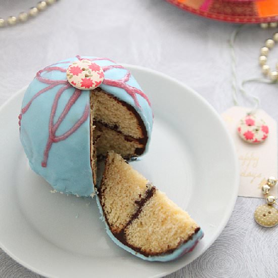 Vanilla Bauble Cake