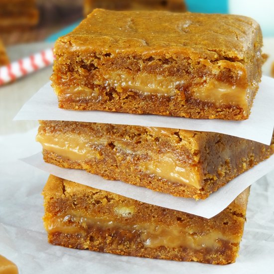 Gingerbread Caramel Gooey Bars