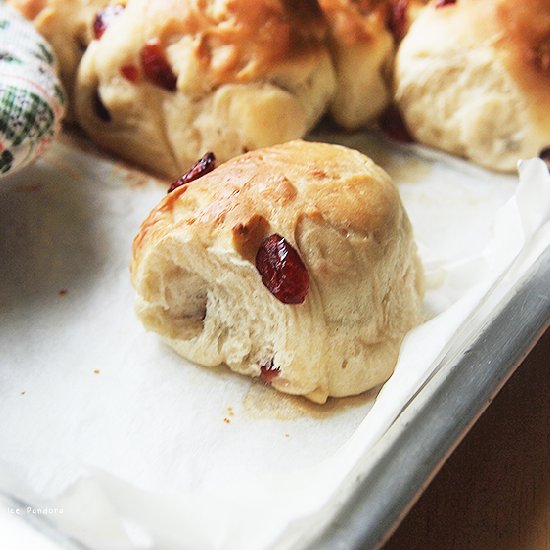 Cranberry Dinner Buns