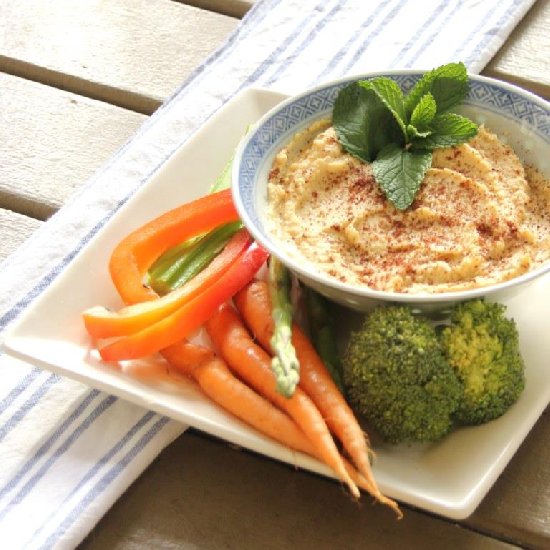 Light Roasted Garlic Spicy Hummus