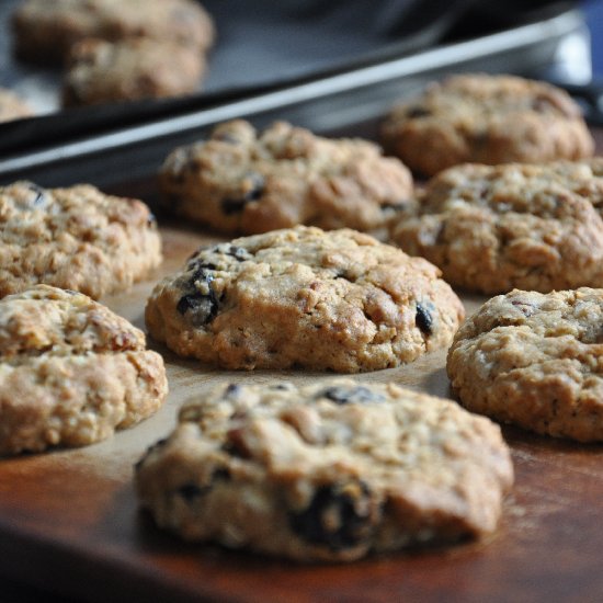 Dried Berries and Pecan Oat Cookies