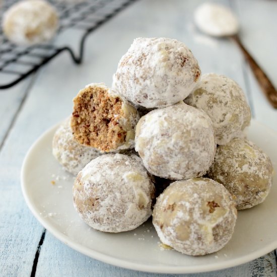 Christmas Pecan Snowballs. Vegan.