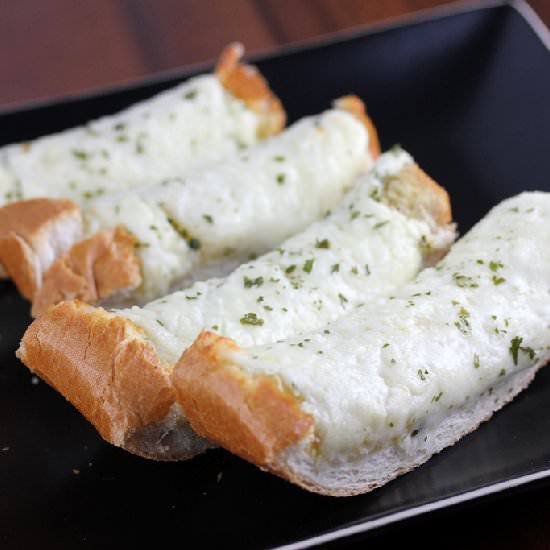 How to Make Garlic Cheese Bread