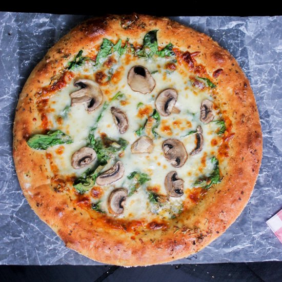 The Best Spinach Garlic Pizza