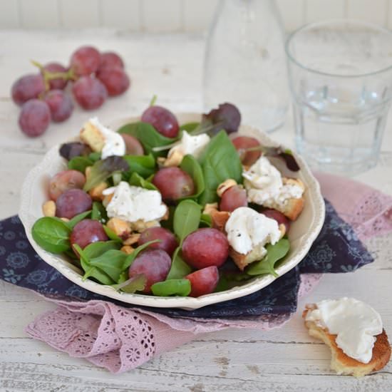 Baby Spinach Salad with Red Globe