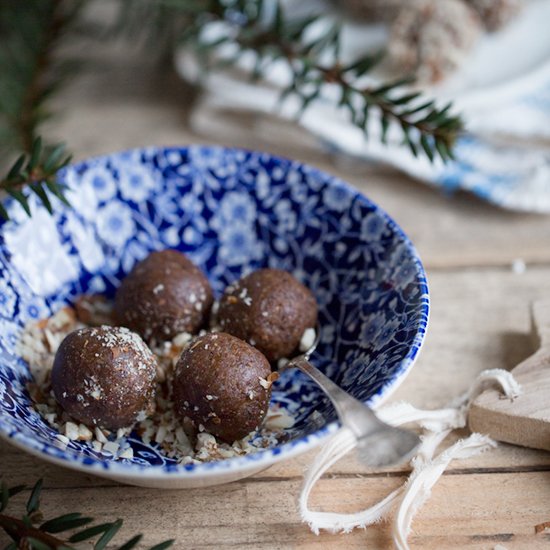 Gingerbread Spiced Energy Balls