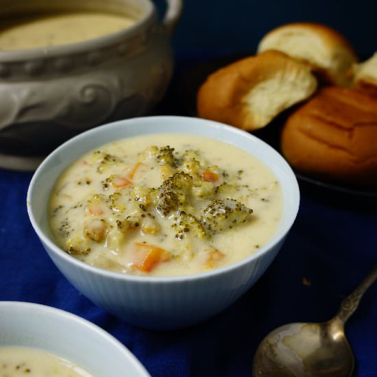 CROCK POT -CHEESY BROCCOLI SOUP